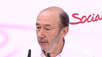 Rubalcaba a Rajoy: "En materia de impuestos, quien no te conozca que te compre"
