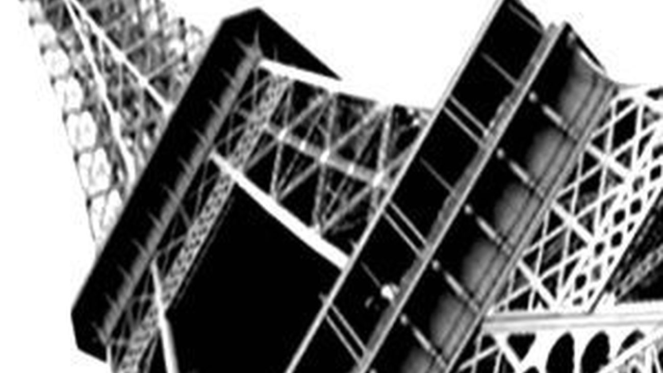 La Torre Eiffel cumple, sin fastos, 125 años