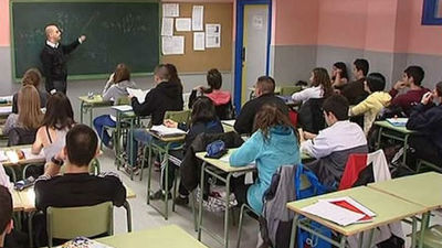 Baja el alumnado extranjero por segundo curso y llega a niveles de 2008