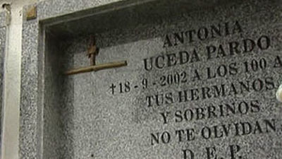 Daños en nichos en el cementerio de Brunete