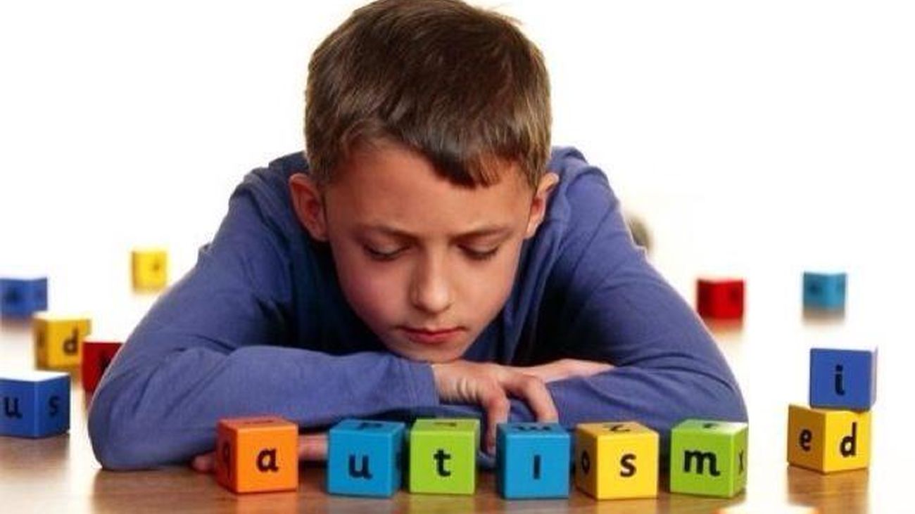 Más de 235 edificios se tiñen de azul en solidaridad con el autismo