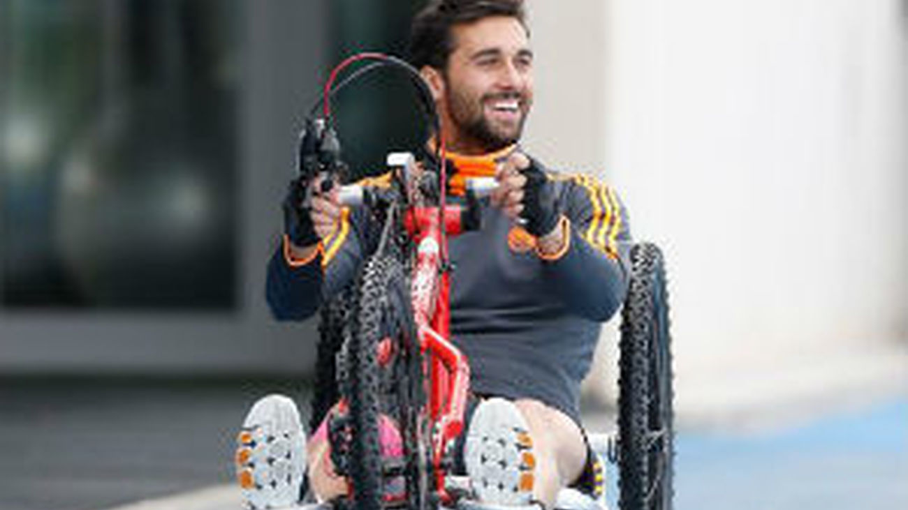 La recuperación de Arbeloa, sobre ruedas