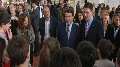 González visita el gimnasio 'Luis García Berlanga' en Guadalix de la Sierra