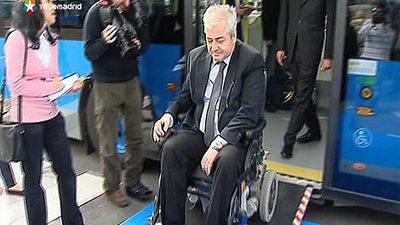 La EMT incorporará la validación de billetes para personas en silla de ruedas