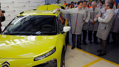 González visita Citröen en Villaverde que ampliará su plantilla para fabricar el Cactus