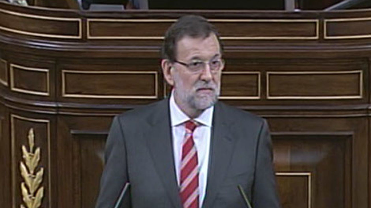 Rajoy cierra la puerta a la consulta e invita a pedir una reforma constitucional
