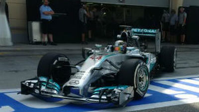 Hamilton mantiene a Mercedes en punta y Alonso sólo pudo dar 12 vueltas