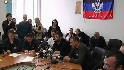 Manifestantes prorrusos refuerzan sus barricadas en la ciudad de Donetsk