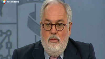 Cañete entra en la precampaña y el PSOE critica que lo haga desde el Gobierno