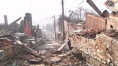 Siguen activos varios focos del incendio en Valparaíso