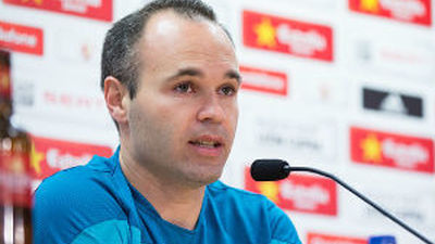 Iniesta: "Cuando no salen las cosas te jodes, lloras y te levantas"