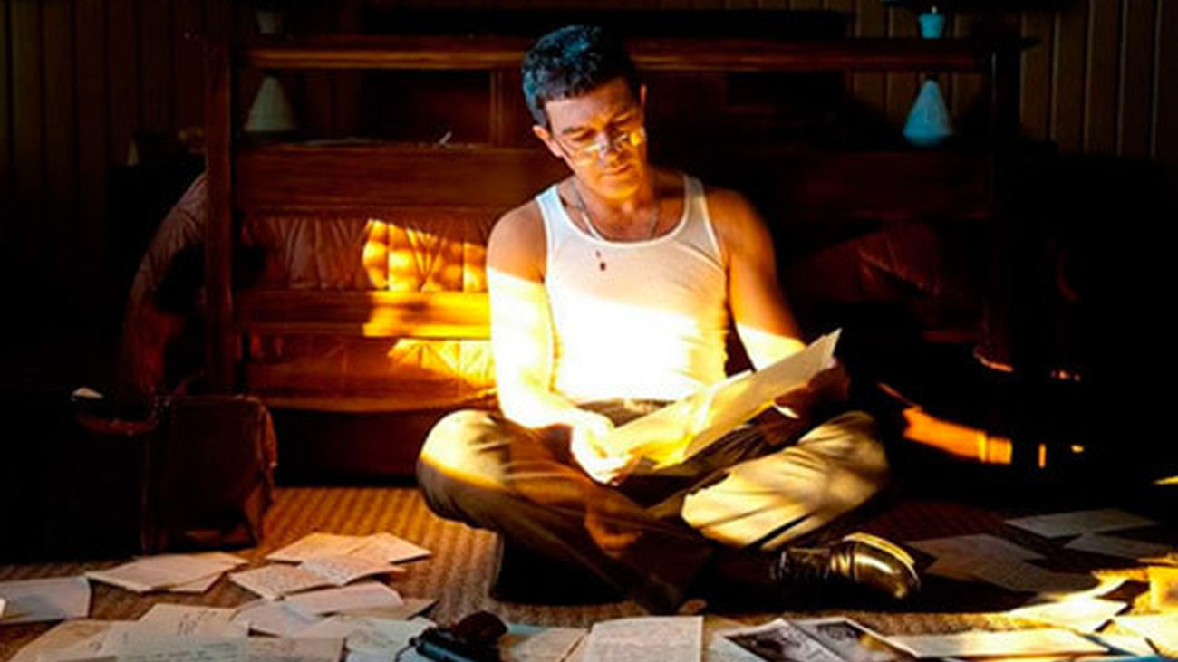 Antonio Banderas al PSOE: "Con la abstención no se apoya la política del otro"