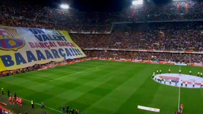 La afición azulgrana pitó el himno español y la blanca lo cantó 'a capela'