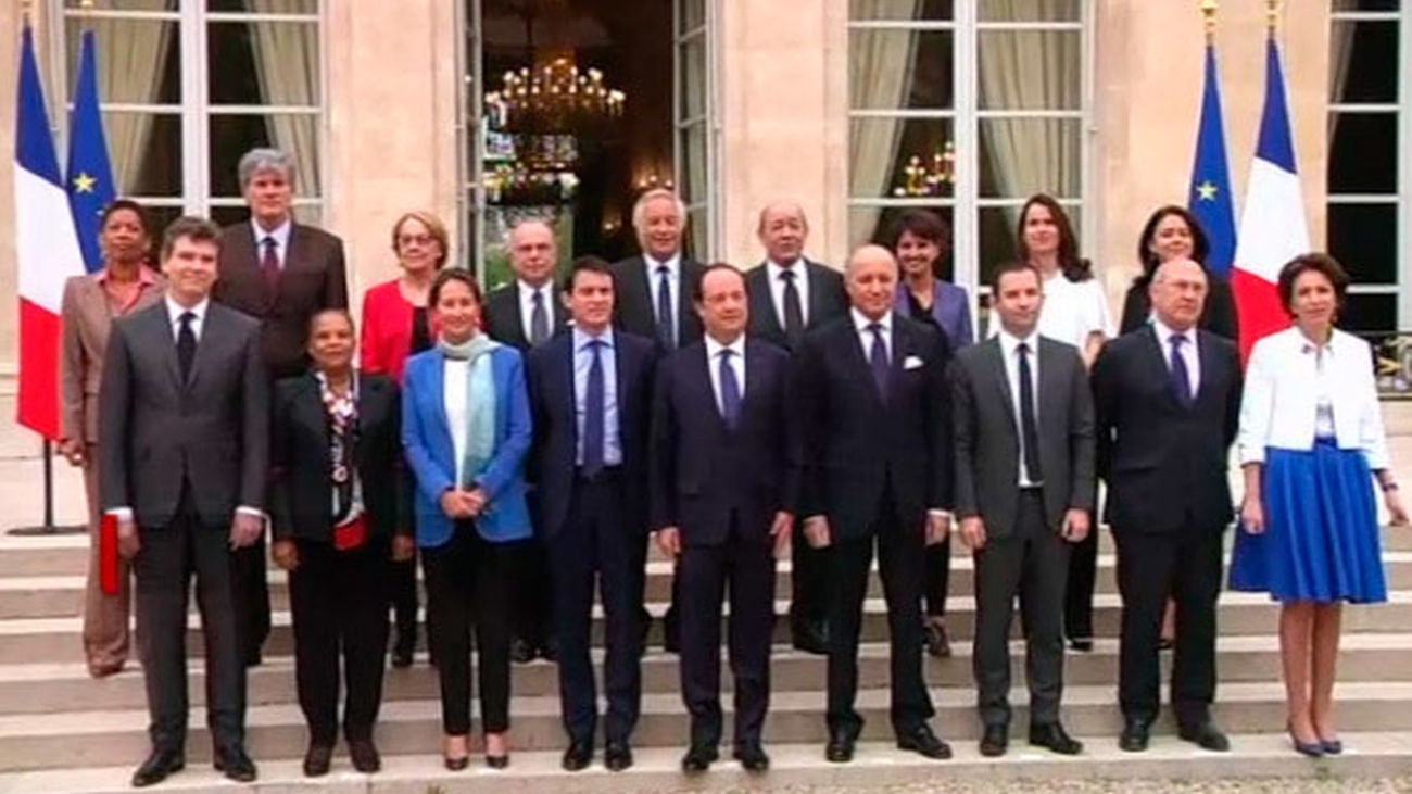 Francia anuncia recortes a funcionarios, pensionistas y prestaciones