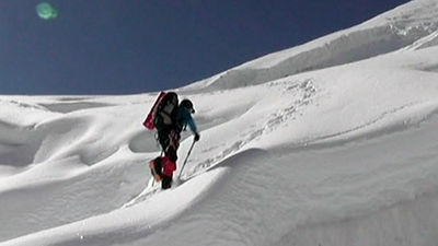 Al menos doce sherpas mueren por un alud en el Everest
