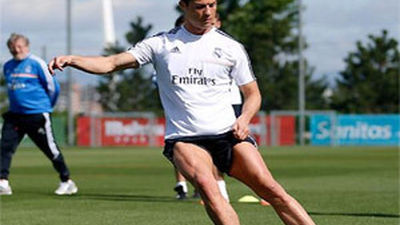 Cristiano entrena con el grupo y Ancelotti confirma que puede jugar