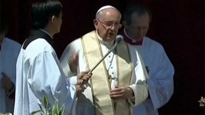 El Papa pide la paz mundial en la bendición 'urbi et orbi'