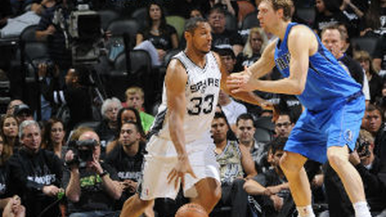 Playoffs NBA: Duncan tumba a los Mavericks de Calderón en el primer partido