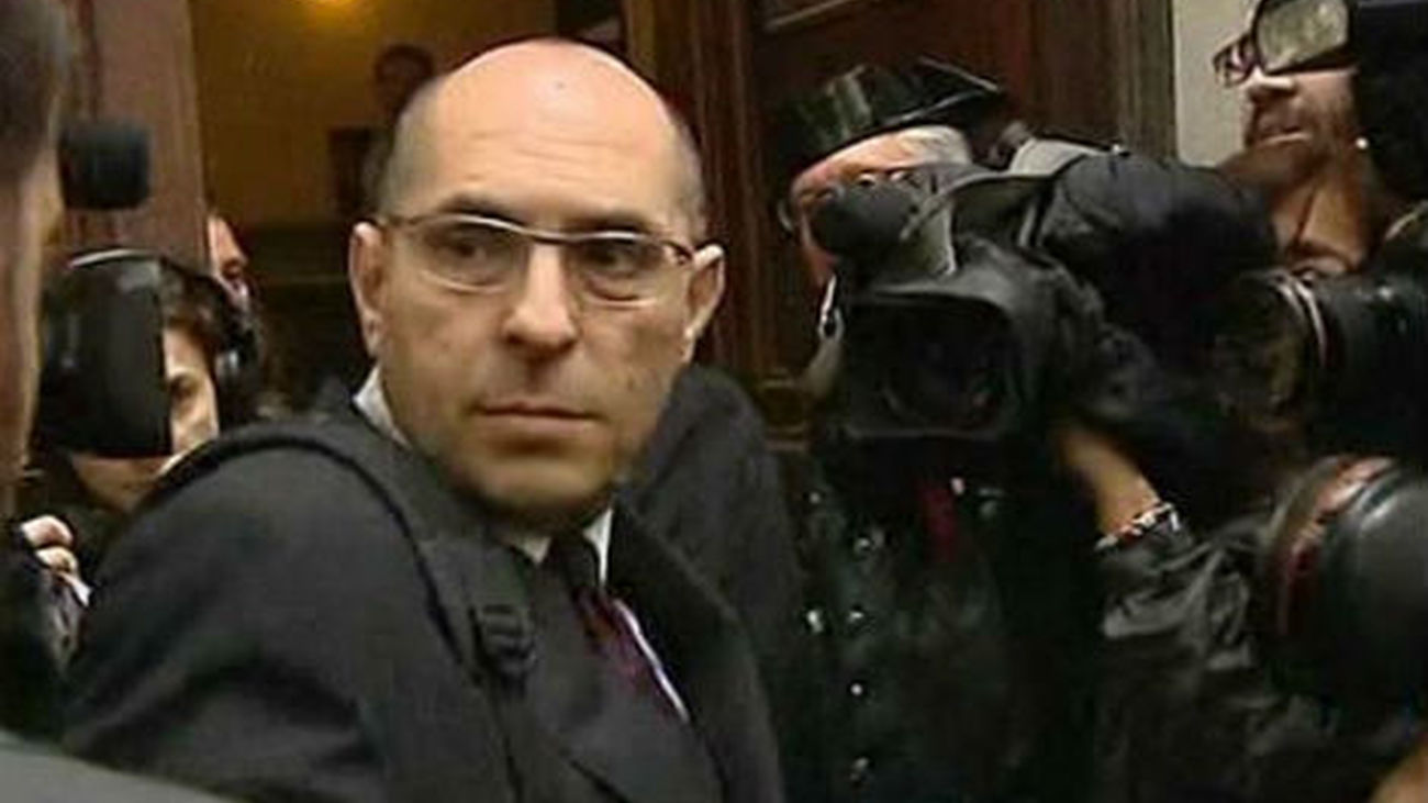 El juez Silva trata de retrasar el inicio del juicio  con la renuncia de su abogado a defenderle