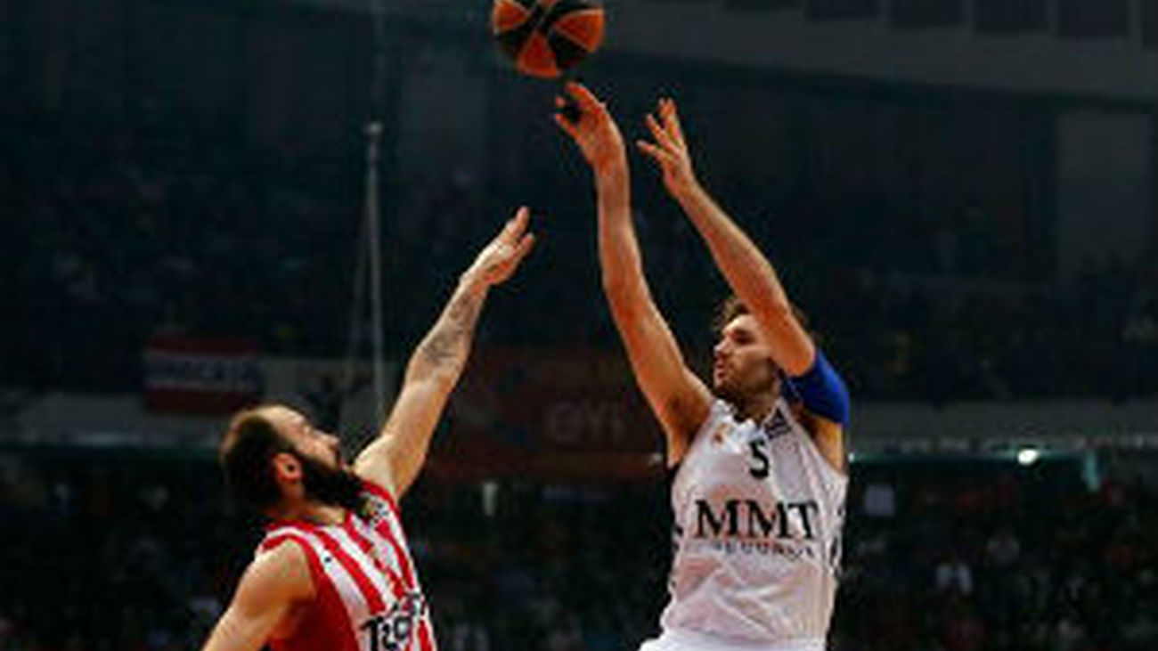 78-76. Olympiacos gana al Madrid y fuerza el cuarto partido