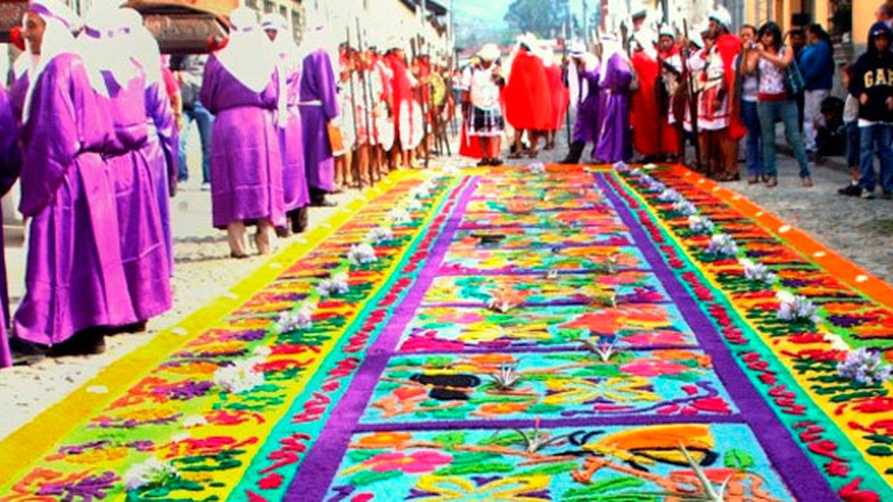Imagen de la alfombra de serrín guatemalteca