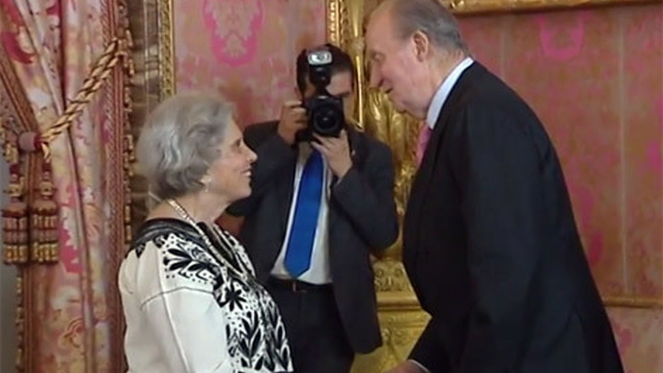 El Rey alaba la "literatura rebelde" de Poniatowska y su realismo esperanzado