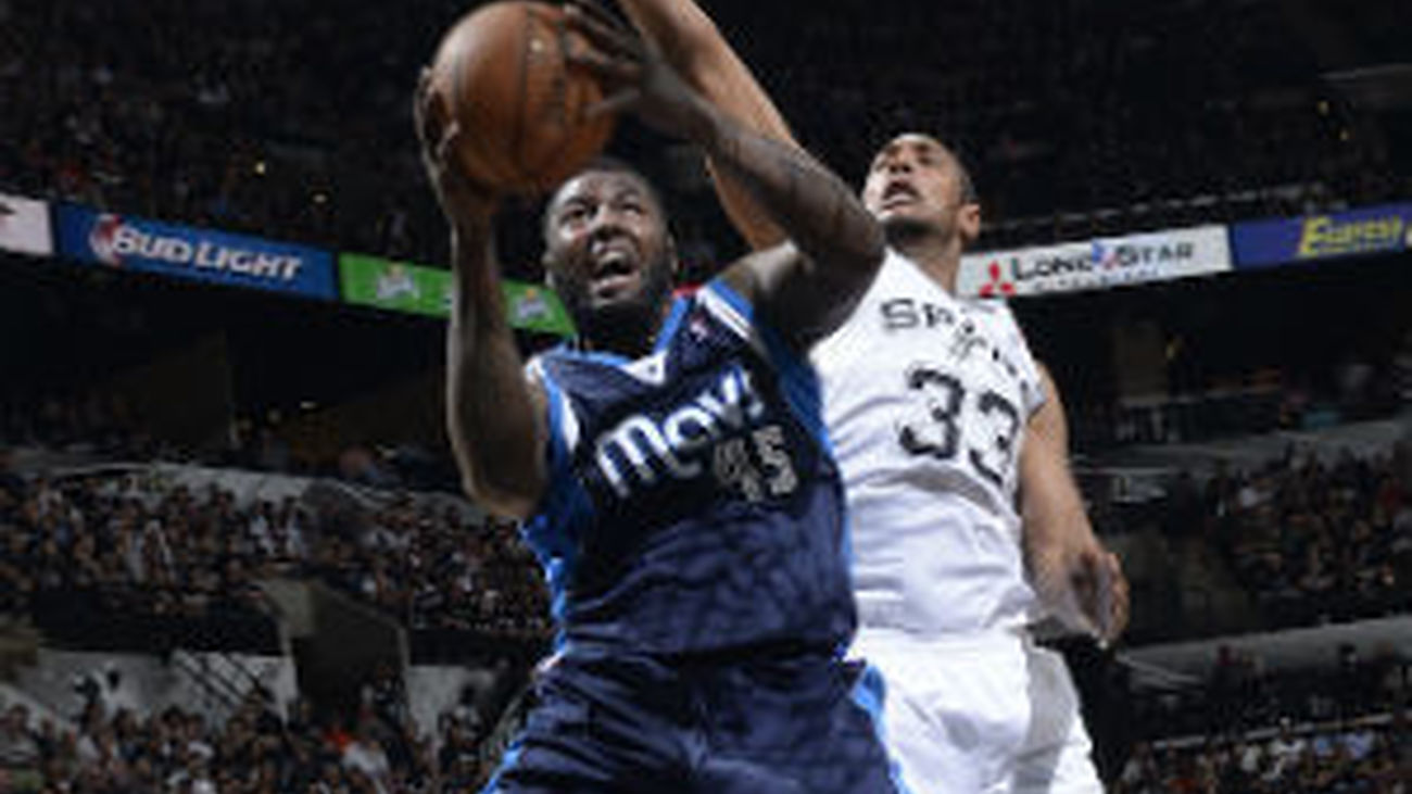 Playoffs NBA: Dallas se luce en San Antonio e iguala la eliminatoria