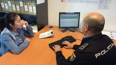 No saber español no es problema para que los chinos denuncien en la Policía