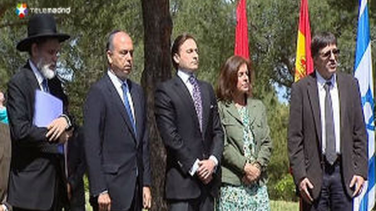 Botella en un acto de homenaje al Holocausto