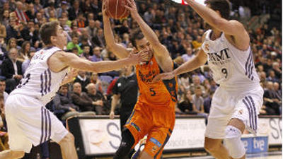 105-110. El Valencia acaba con la imbatibilidad de un Real Madrid cansado