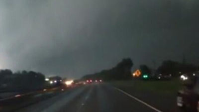 Al menos 18 muertos por los tornados en el centro y sur de EEUU