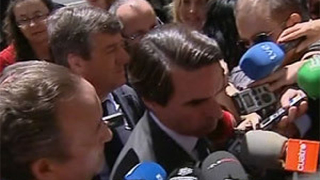 Aznar lamenta que el PP no le invite a la campaña