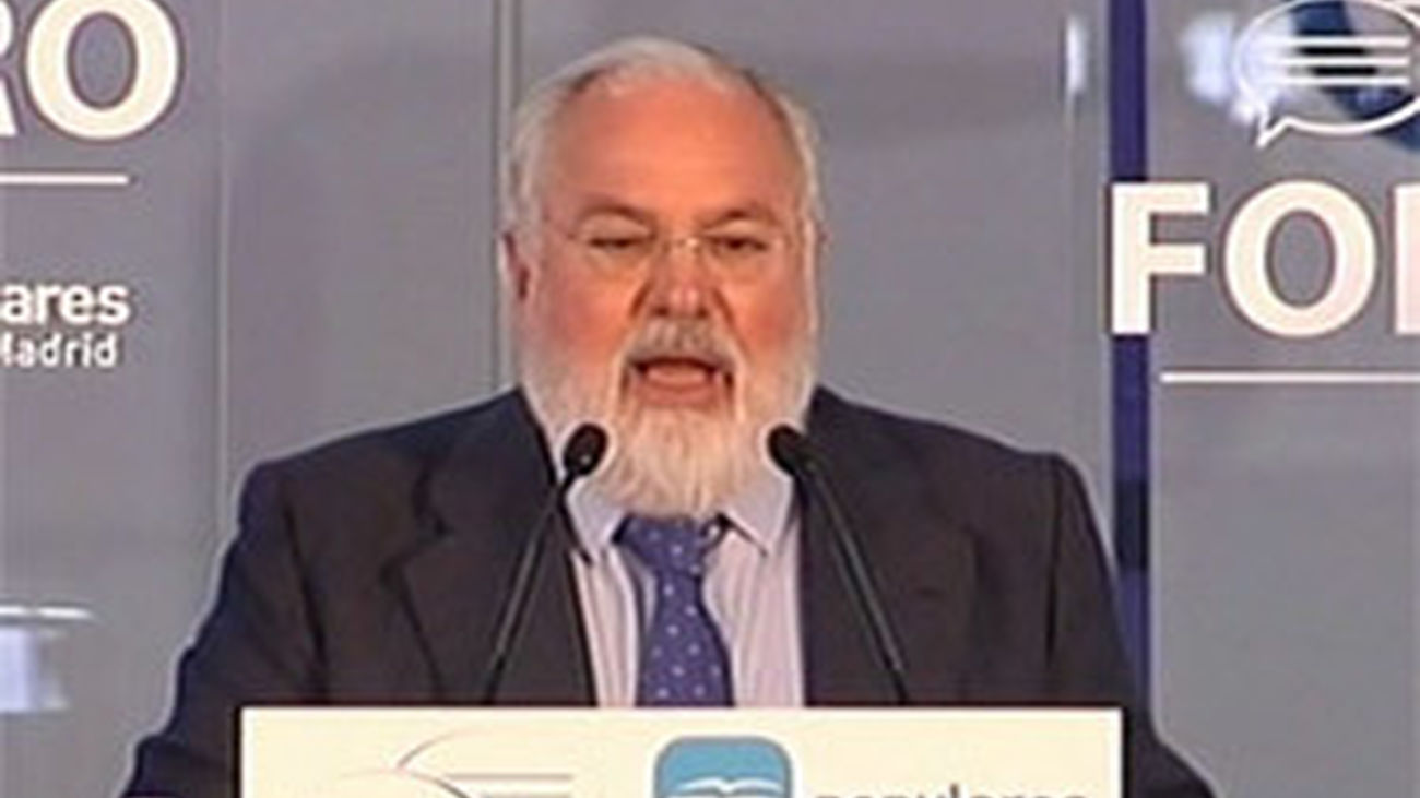 Cañete advierte al PSOE de que debería haber empezado  la campaña pidiendo perdón