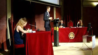 Alumnos de institutos bilingües participan en un torneo de oratoria en inglés