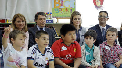 Doña Letizia anima a escolares madrileños a conocer las enfermedades raras