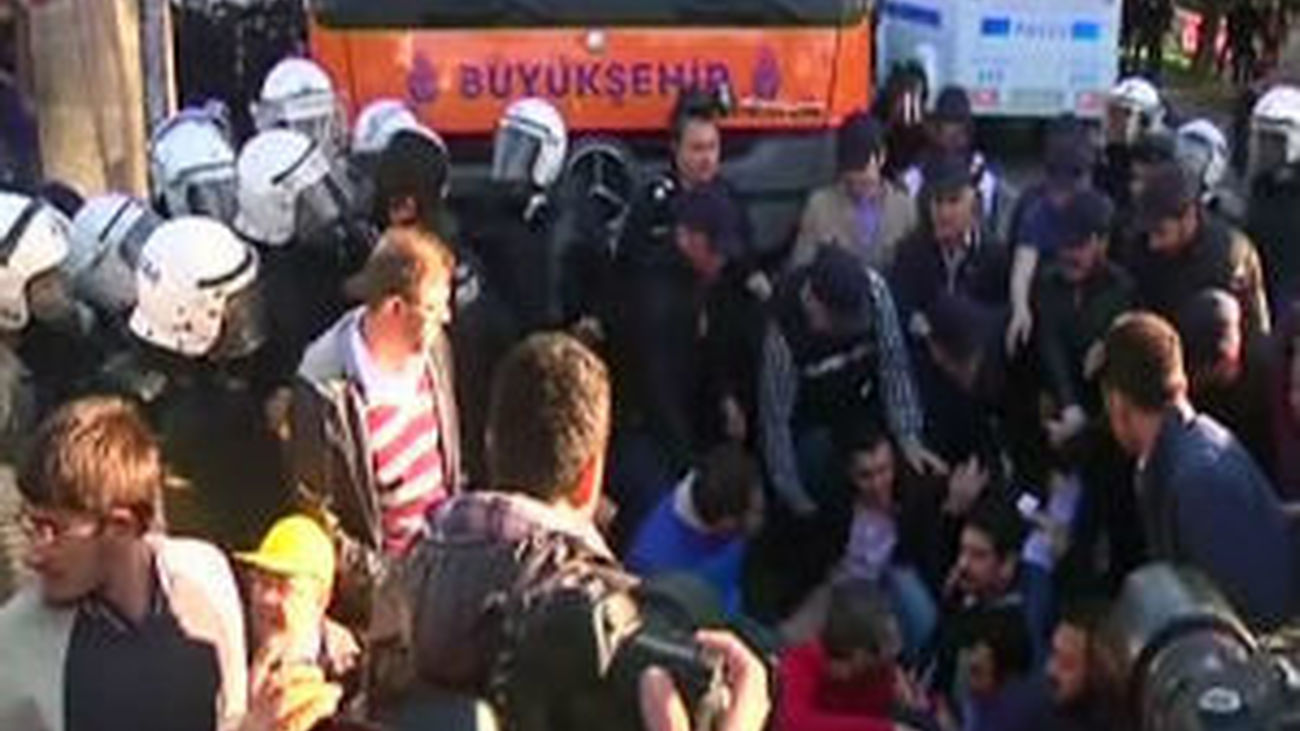 Enfrentamientos en Taksim