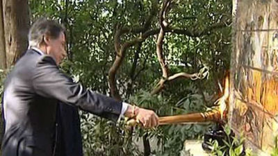 González honra a los caídos en 1808 en un alegato por la unidad de los españoles