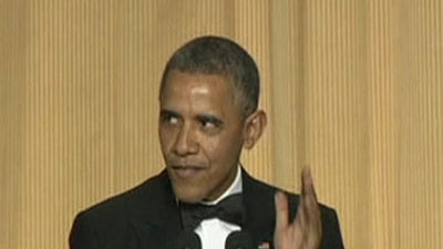 Obama se autoparodia y lanza dardos contra republicanos en la cena humorística