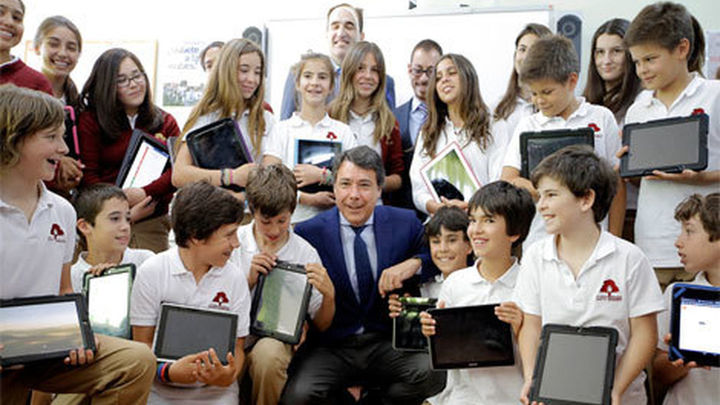 La Comunidad invierte un millón de euros en mejoras tecnológicas en centros educativos