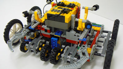 Un millar de alumnos participan en una competición para dar con el mejor robot