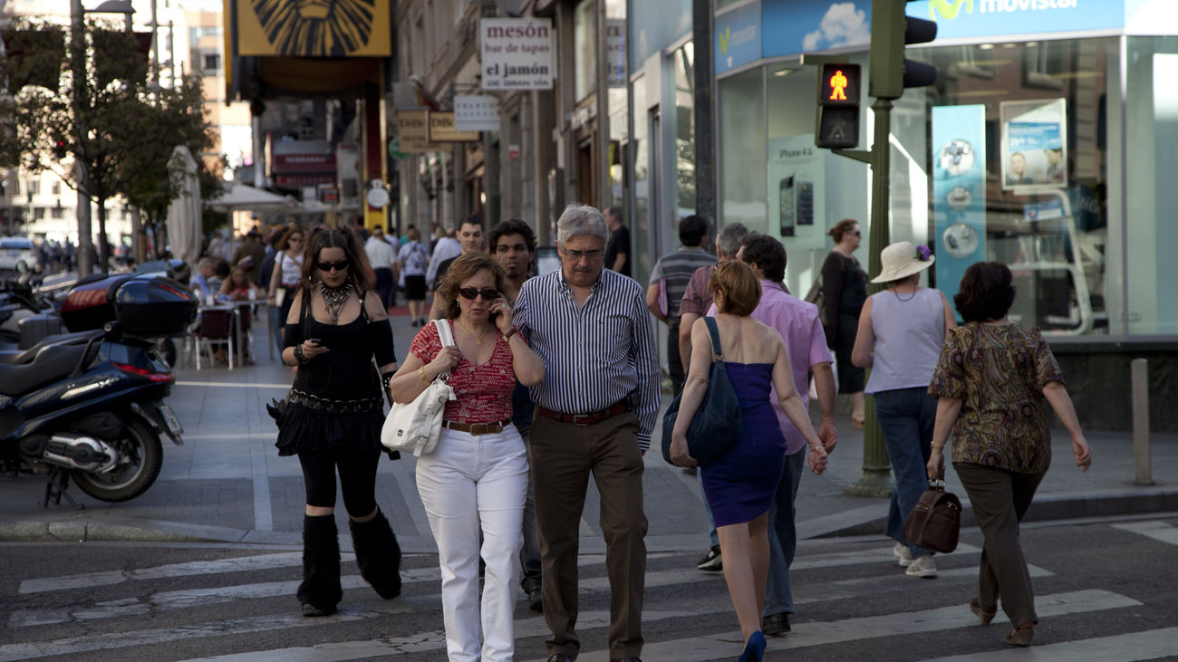 CIS: El PP aventaja en 5,7 puntos al PSOE, mientras IU y UPyD frenan su avance