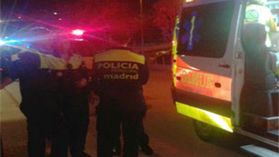 Dos policías rescatan del río Manzanares al hombre que cayó por accidente