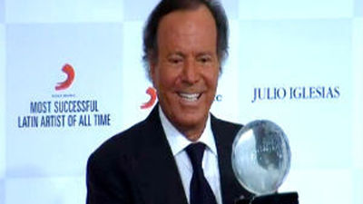 Julio Iglesias, premiado por su inagotable éxito: "No me dejéis morir"