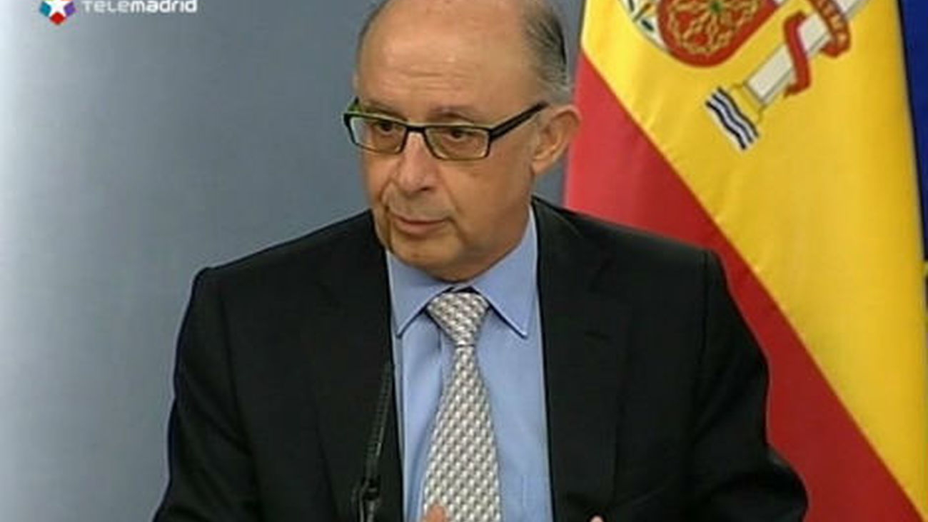 Montoro anuncia la reducción de los tramos del IRPF de siete a cinco