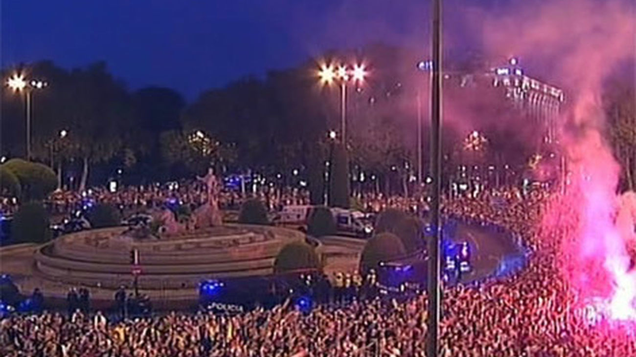 Los aficionados rojiblancos toman Neptuno