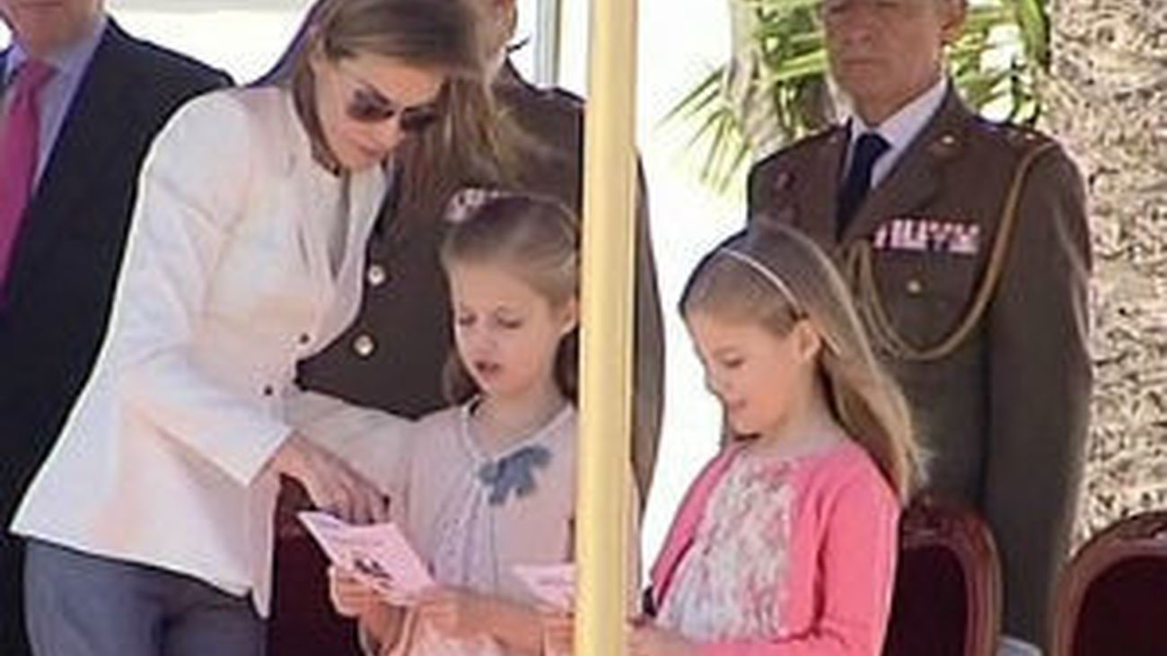 La princesa Letizia con las infantas Leonor y Sofía