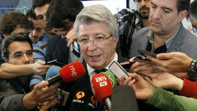 Cerezo: "Todavía queda para hablar de renovación de Simeone, queremos que se quede"