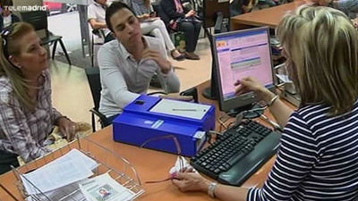 La Policía aconseja anticiparse a la caducidad de pasaportes y DNI antes del verano