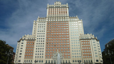 El Edificio España baja de nivel de protección pero debe conservar la fachada