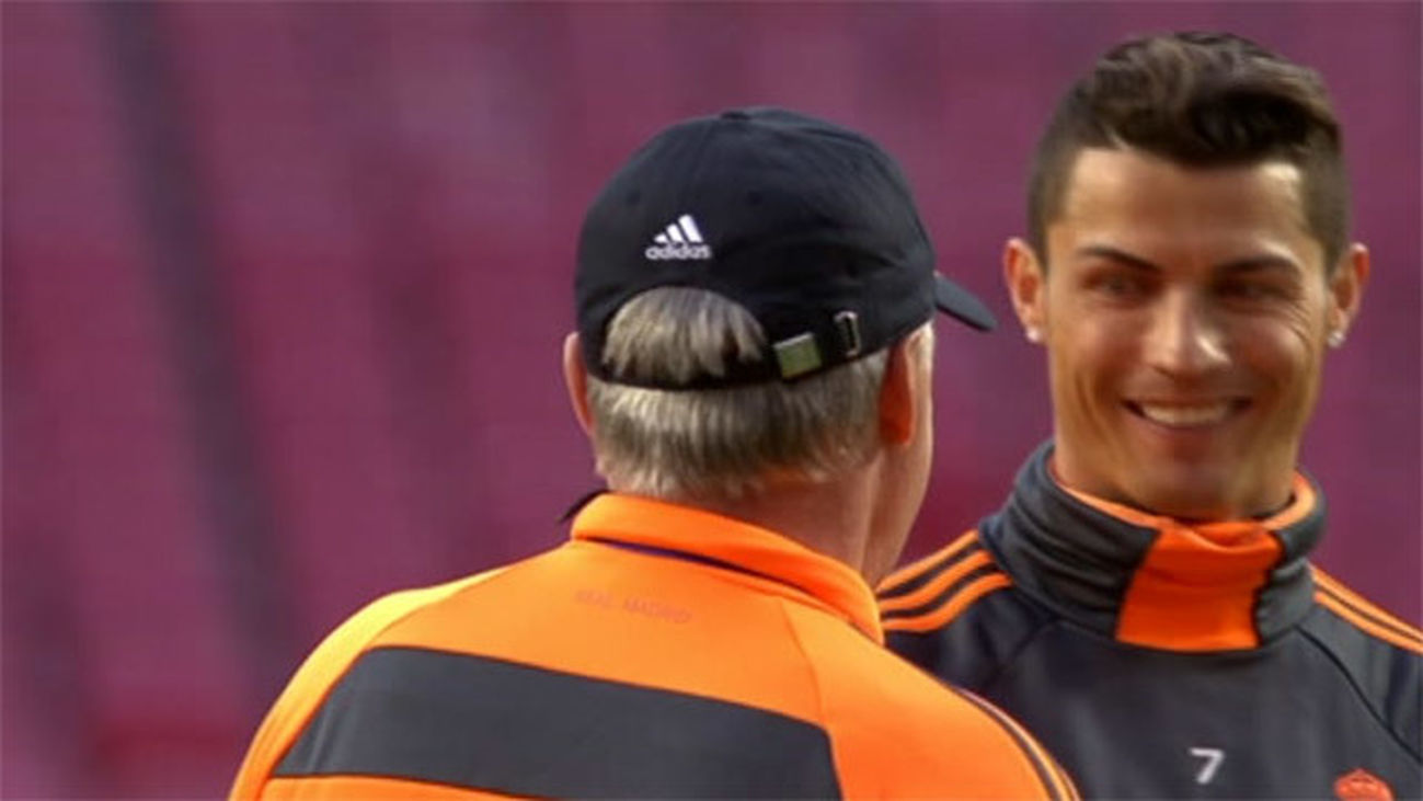 Estiramientos y charla técnica de Ancelotti en la mañana del Real Madrid